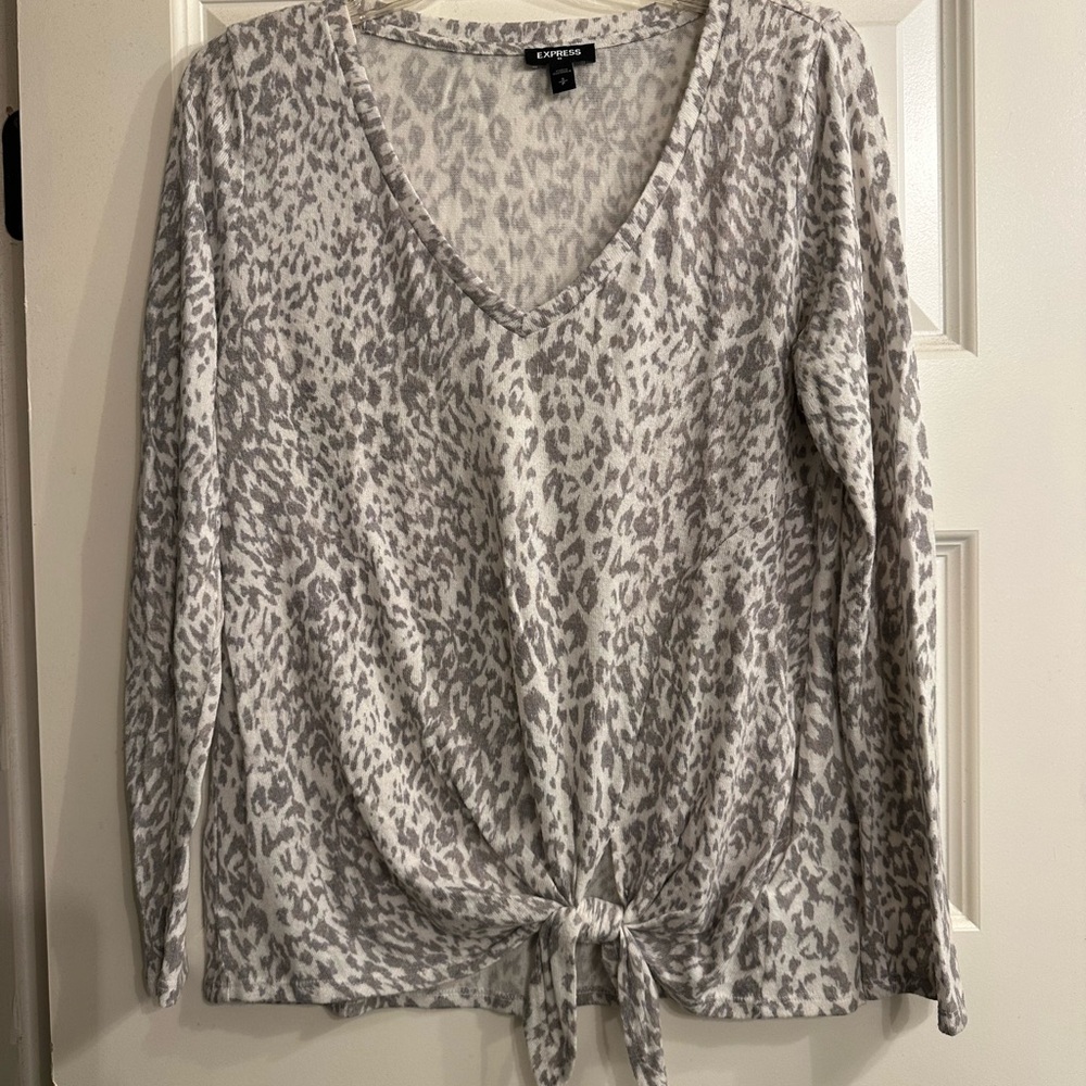 Express White and Gray Animal Print Long Sleeve sweater - M